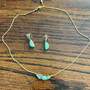 Kendra Scott necklace and earring set
